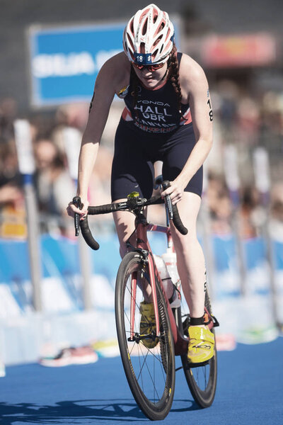 Lucy Hall (GBR) cycling in the womens ITU triathlon series