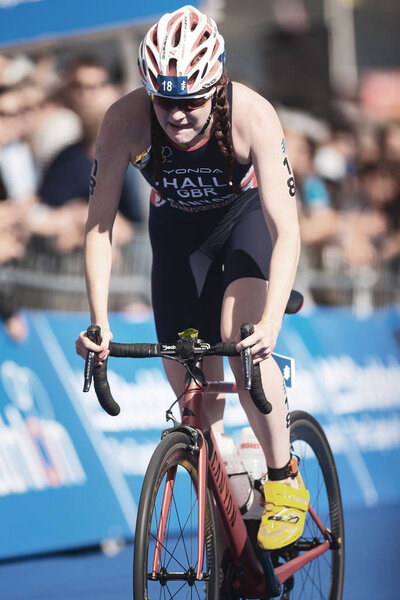 Lucy Hall (GBR) cycling in the womens ITU triathlon series