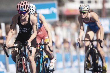 Kovalayan grup kadın ITU triatlon serisi Bisiklete binme