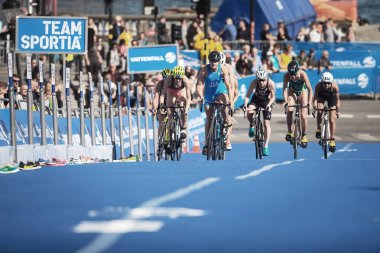 Kovalayan grup kadın ITU triatlon serisi Bisiklete binme