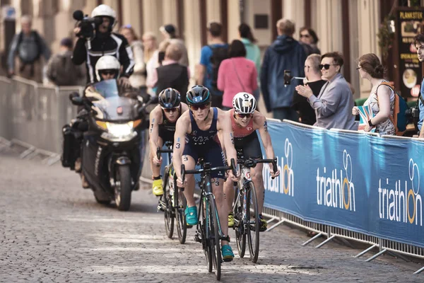 Group lead by Katie Zaferes (USA) in the cycling at the womens I — Stock Photo, Image