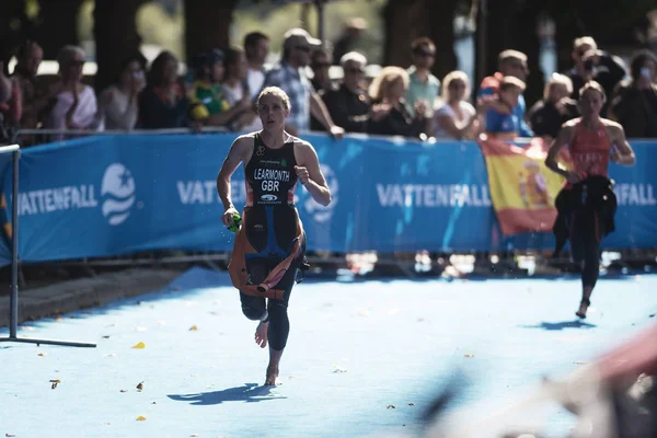 Jessica Learmonth (GBR) first into the transitiion area between — Stock Photo, Image