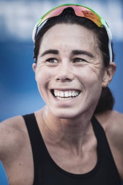 Andrea Betto (Ita) bitiş alanında sohbet Hewitt (Nzl)