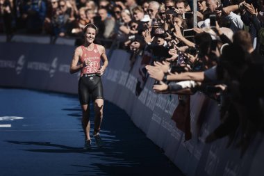 Kazanan Flora Bitiş alanına c ile çalışan Duffy (Ber)