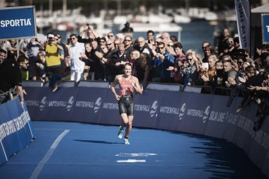 Kazanan Flora Bitiş alanına c ile çalışan Duffy (Ber)
