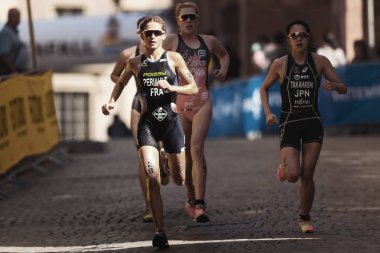 Grup kurşun Leonie Periault (Fra) tarafından çalışan kadın ITU tr