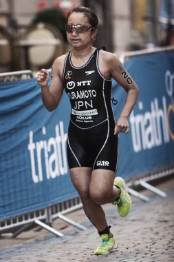 Aoi kadın ITU triatlon serisi çalışan Kuramoto (Jpn)