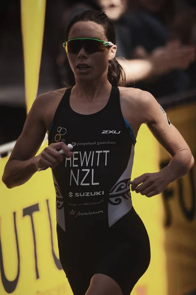 Encerramento de Andrea Hewitt (NZL) correndo na mulher ITU triathlo — Fotografia de Stock