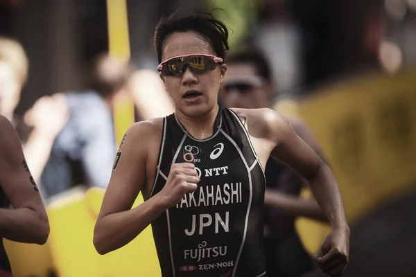 Closeup z Yuko Takahashi (Jpn) běží na Dámské Itu triath — Stock fotografie