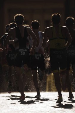 ITU triatlon Serie 'de su istasyonu grubu çalışan grup