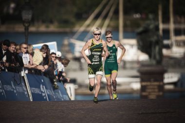 Henri son kucağına ITU triath çalışan Schoeman (Rsa)