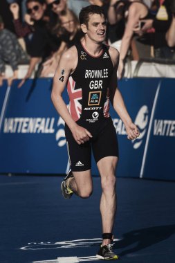 Kazanan Jonathan finishline ve cel için çalışan Brownlee (Gbr)