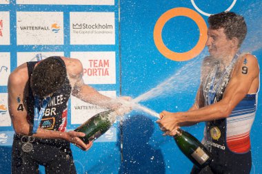 Mutlu Kristian Blummenfelt (Nor) inci sırasında podyum cermony,