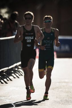 Justus Nieschlag (Ger) ve Aaron yalak çalışan Royle (Aus) 
