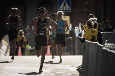 Menno yalak eski şehrin sokaklarında çalışan Koolhaas (Ned) 