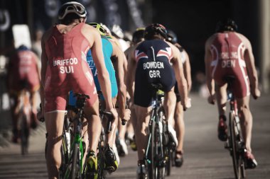 ITU triatlon se Bisiklet triathletes bir grup sırtında