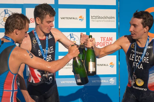 Mutlu Kristian Blummenfelt (Nor) inci sırasında podyum cermony,