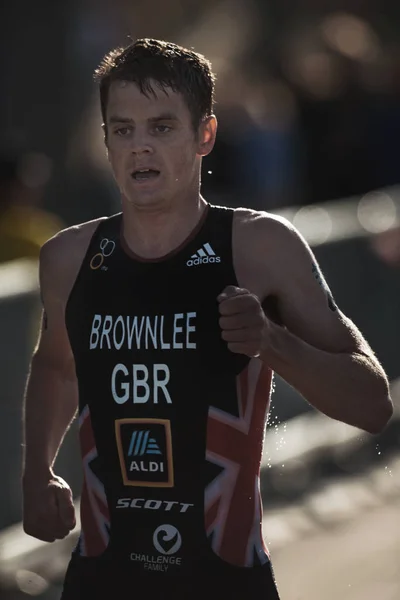 Closeup of Jonathan Brownlee (GBR) running trough the streets of — Stock Photo, Image