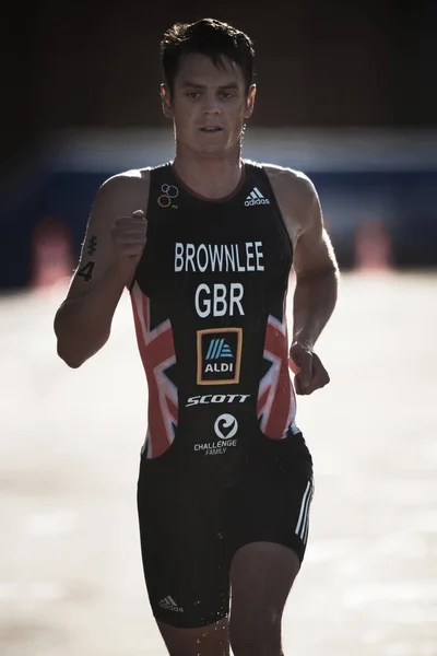 Jonathan Brownlee (GBR) running trough the streets of the old ci — Stock Photo, Image