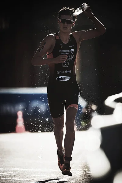 Menno Koolhaas (NED) running trough the waterstation at the ITU — Stock Photo, Image