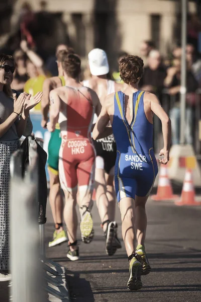 Gabriel bir grup yalak th sokaklarında çalışan Sandor (Swe)