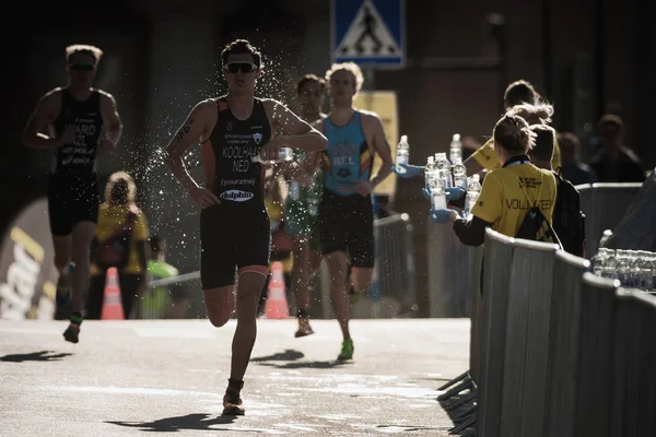 Menno yalak eski şehrin sokaklarında çalışan Koolhaas (Ned) 