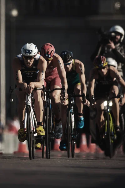 Dorian Coninx (FRA) leading a group of triathletes on bike in th — Stock Photo, Image