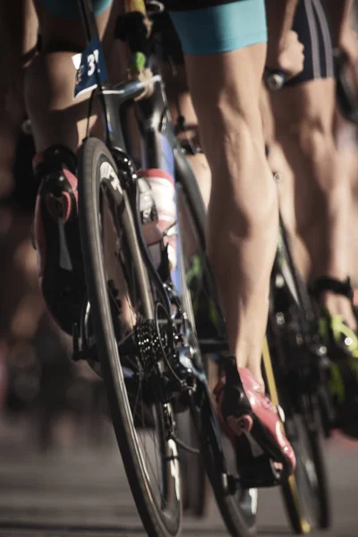 Closeup of triathletes on bikes in the ITU triathlon series for — Stock Photo, Image