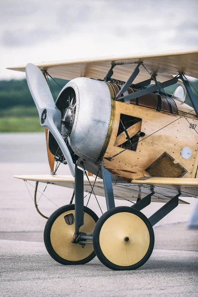 Detalles de Tummelisa en la exhibición aérea en el aeropuerto de Orebro —  Fotos de Stock