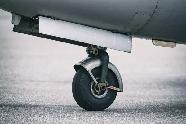 Tekerlek airshow Örebro Havaalanı'nda bir Lansen üzerinde