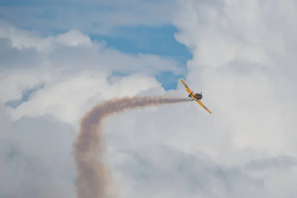 Dos SK 16 en una pelea de perros en la exhibición aérea en el aeropuerto de Orebro — Foto de Stock