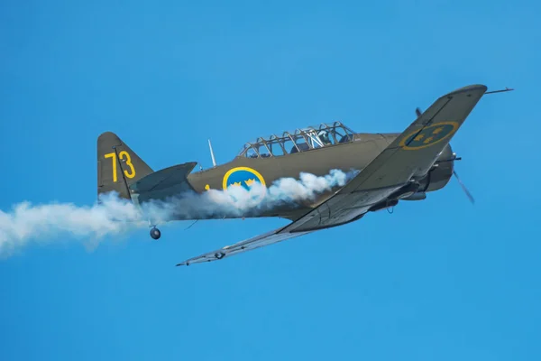 Twee Sk 16 in een dogfight in de airshow in Örebro airport — Stockfoto