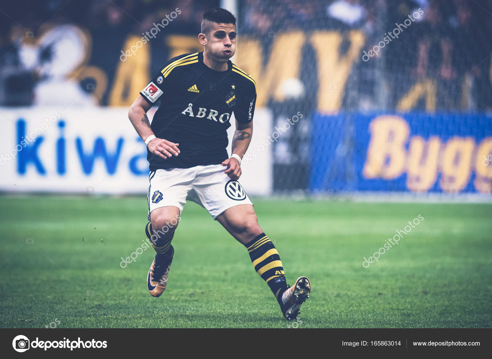 (VENTA) Stefanelli Depositphotos_165863014-stock-photo-nicolas-stefanelli-aik-at-the