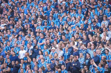 AIK ve DIF Allsv arasında futbol derby de Djurgarden hayranları
