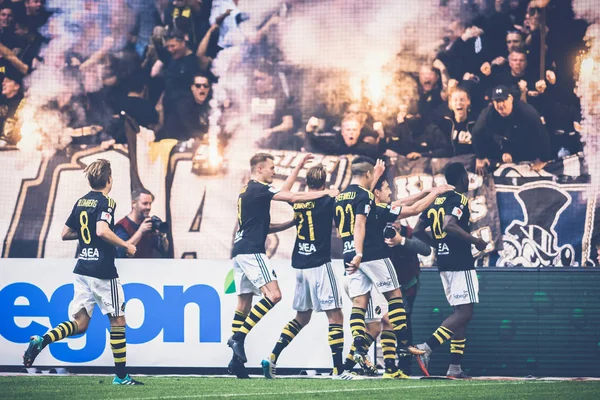 AIK fans at the soccer derby between AIK and DIF in Allsvenskan — Stock Photo, Image