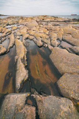 Kırmızı büyük nakliye gemisi horison büyük, uzun str rock