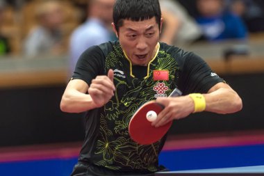 Xu Xin (Çin) Tomokazu Harimoto (Japonya) masada karşı te