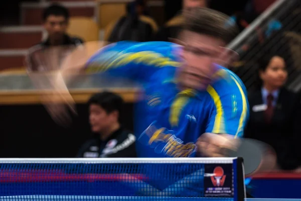Ο Kristian Karlsson (Σουηδία) εναντίον Bo Φενγκ (Κίνα) στο τραπέζι — Φωτογραφία Αρχείου