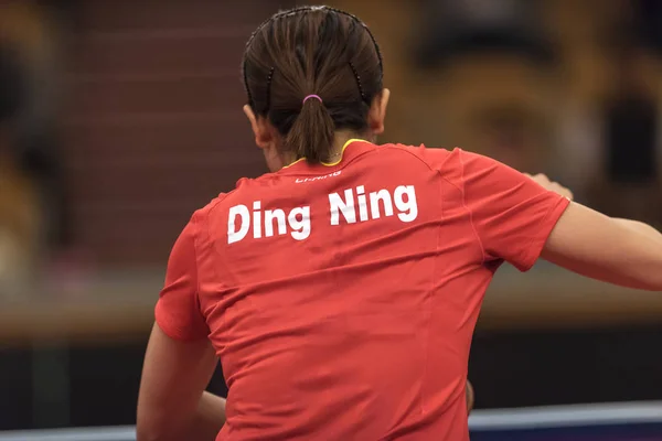 Ding Ning (China) against Zhang Qiang (China) at the table tenni — Stock Photo, Image