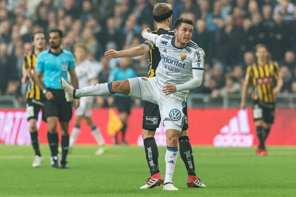 Header of the midfielder Kerim Mrabti (DIF) at the Swedish cup q — Stock Photo, Image