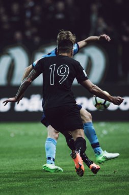 Solna, İsveç, Mart, 18, 2018: AIK orta saha oyuncusu Ahmed Yasin Svenska cupen yarı final topun sahibi. Filtre