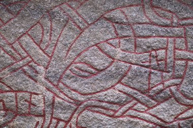 Stokholm, İsveç, Nisan, 1, 2018: Ayrıntı Viking Rune taş Gamla Stan, Stockholm Old Town köşedeki Prastgatan ve Kakbringen.
