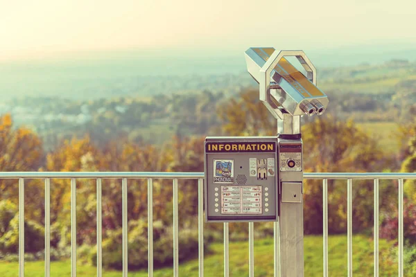 Vantagepoint with a binocular payment automat at Kahlenberg in t — Stock Photo, Image