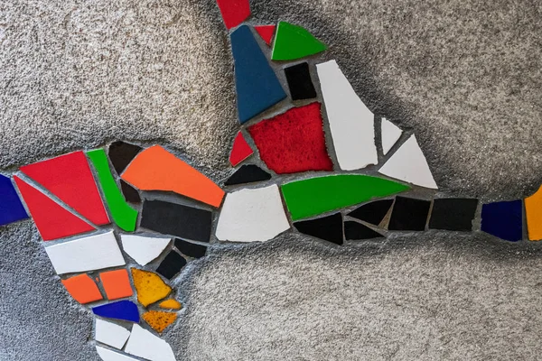 Mosaic multi colored ornament on Hundertwasser house in Vienna A — Stock Photo, Image