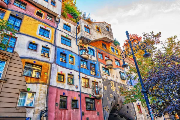 Hundertwasser 집 , hundertwasserhaus - 아파트, 아이디어 — 스톡 사진