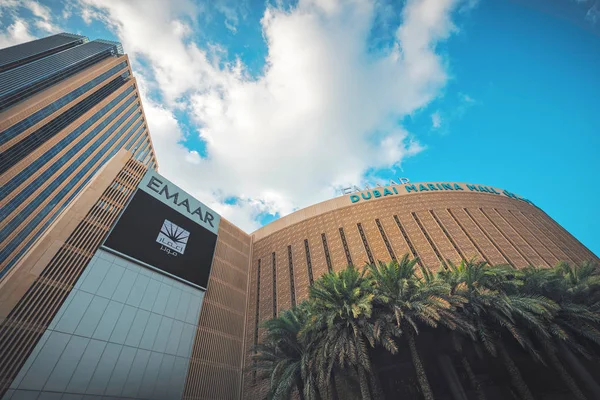 Dubai Marina Mall außen am Haupteingang in Weitwinkel — Stockfoto