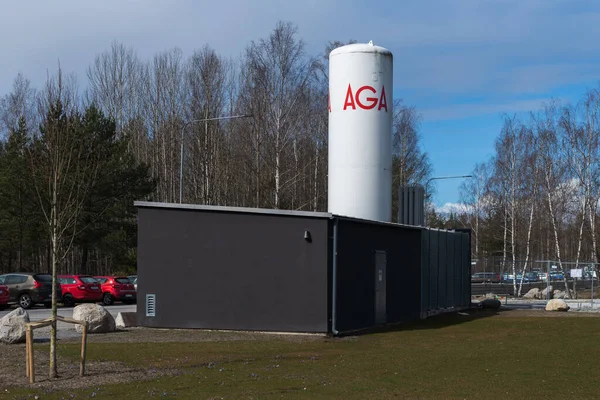 Huddinge Sweden エイプリル社2020年13月13日 ハドヒンジ病院外の大型酸素タンク ロイヤリティフリーのストック画像