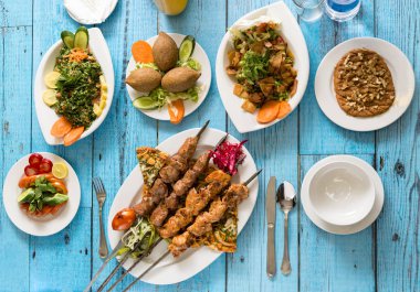 Geleneksel Suriye mutfağı, kebap ve şiş Taouk