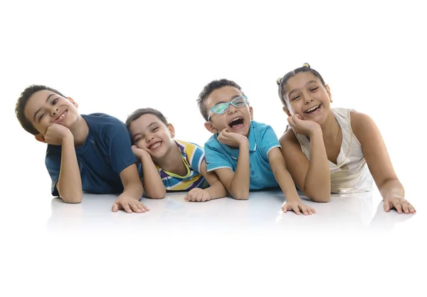 Gruppe entzückender glücklicher Kinder — Stockfoto