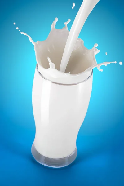 Verse melk gieten Splash — Stockfoto